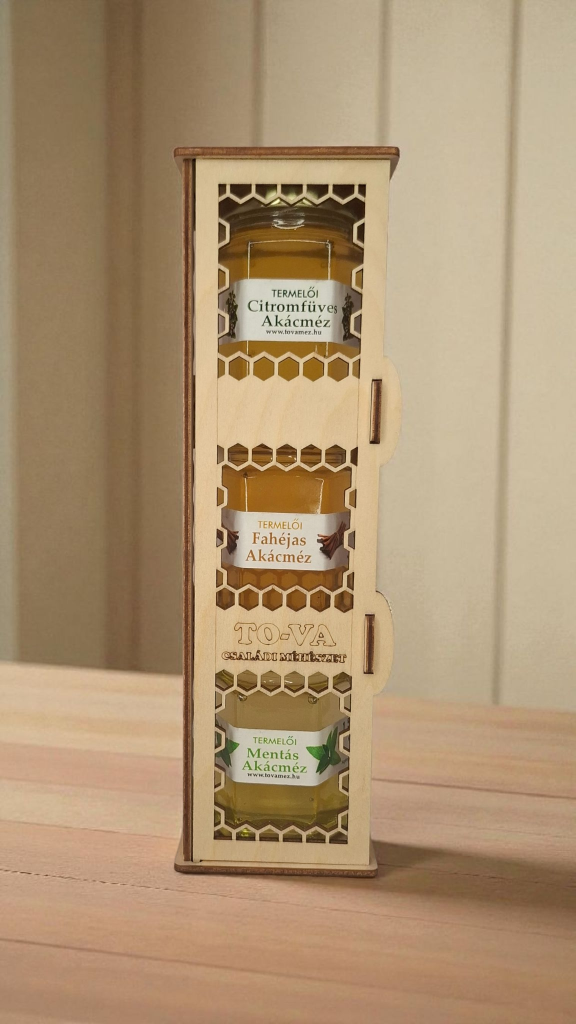 Ajándékcsomag – 3 × 150 g ízesített méz fa díszdobozban